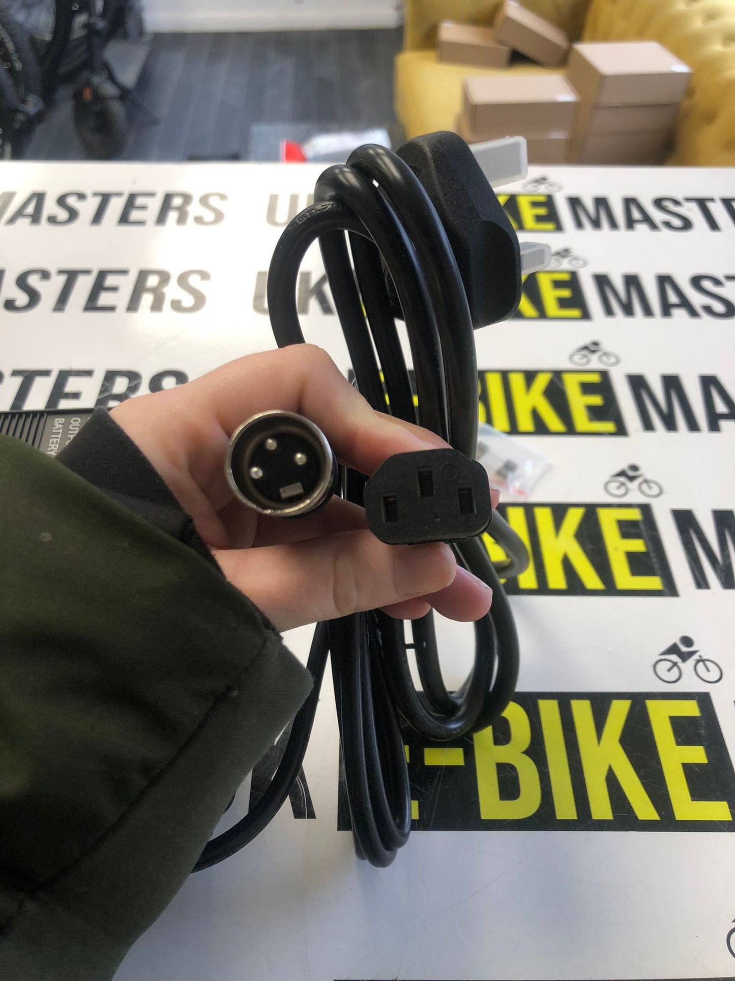48V 3A XLR Head Charger image 2